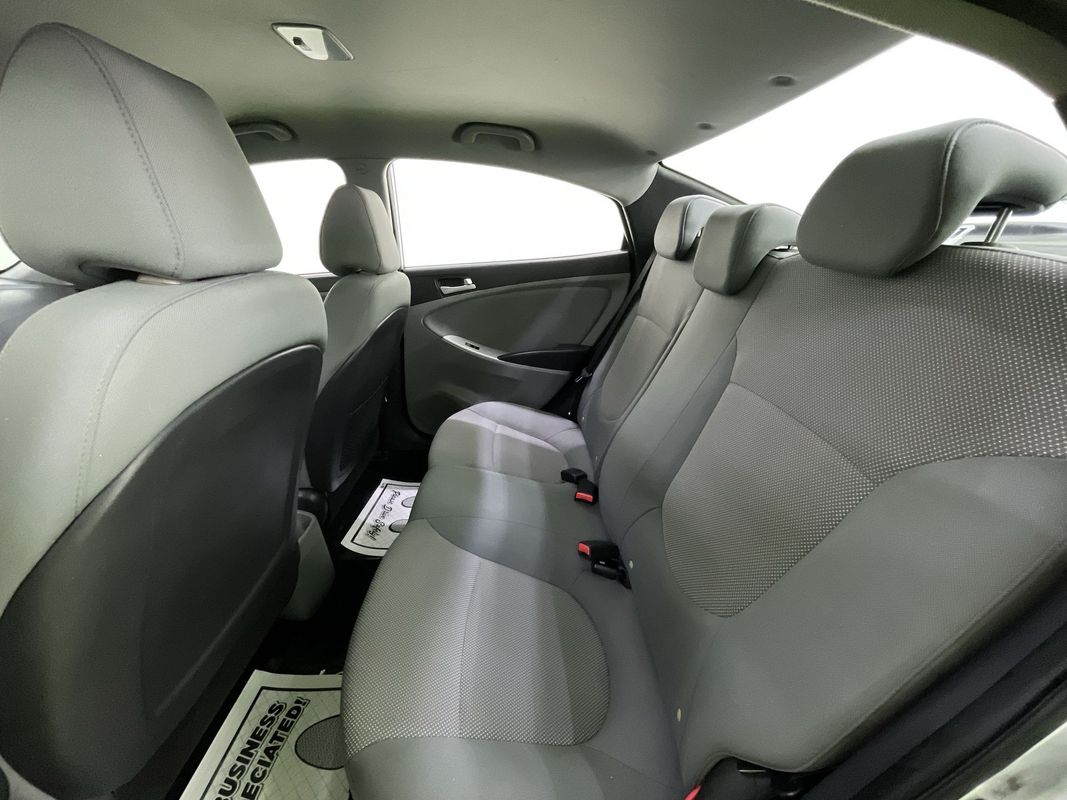 Vehicle image 14 of 27