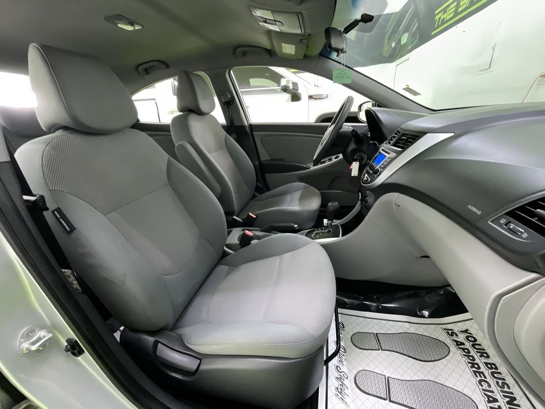 Vehicle image 15 of 27