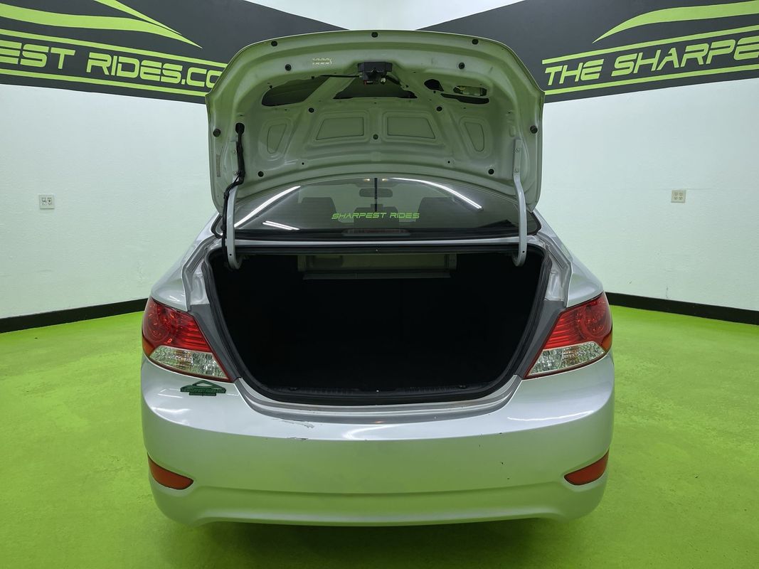 Vehicle image 13 of 27
