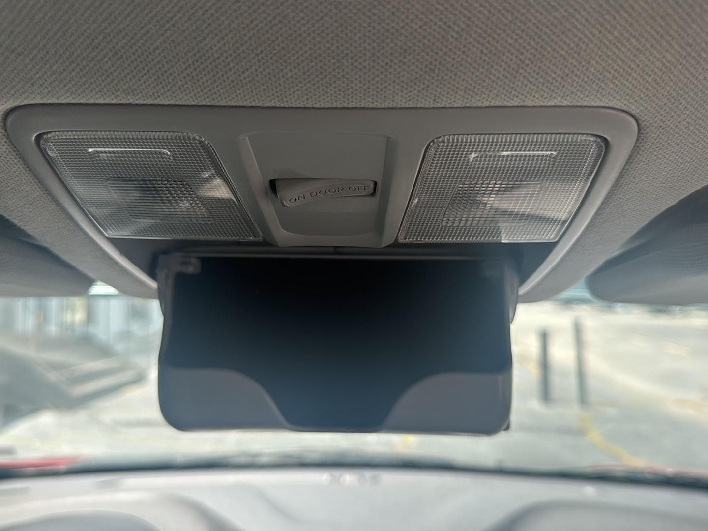 Vehicle image 31 of 34