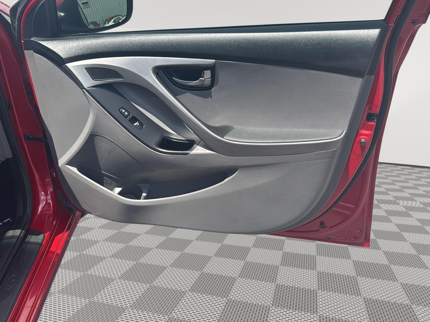 Vehicle image 29 of 34