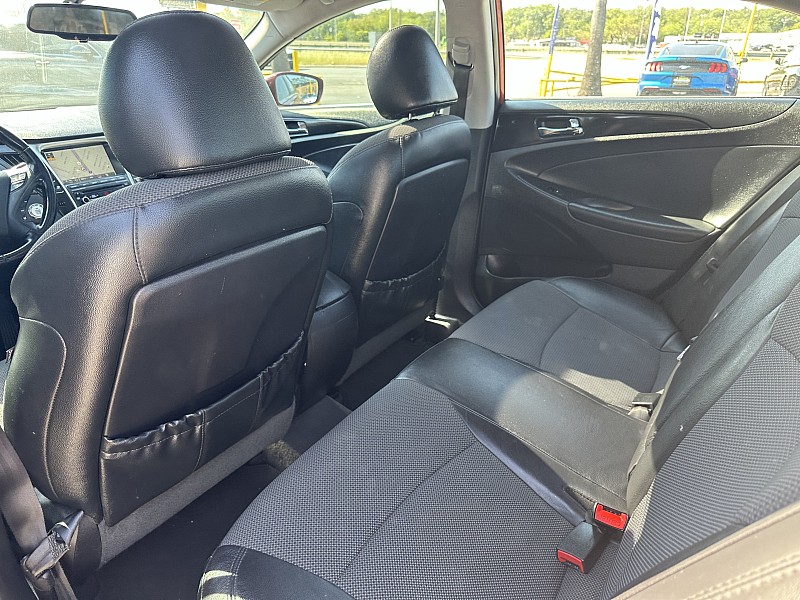Vehicle image 11 of 32