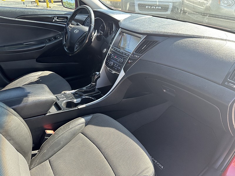 Vehicle image 17 of 32