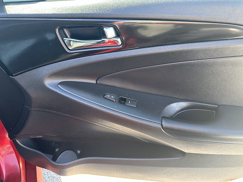 Vehicle image 25 of 32