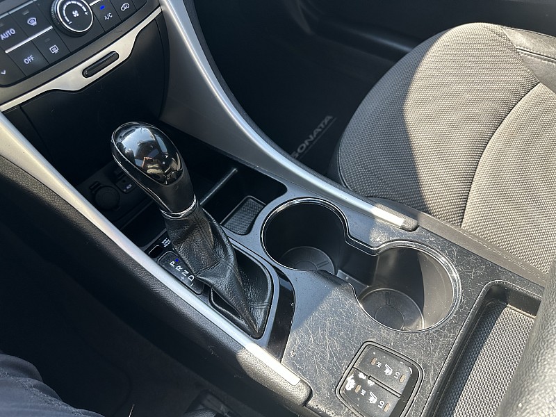 Vehicle image 22 of 32