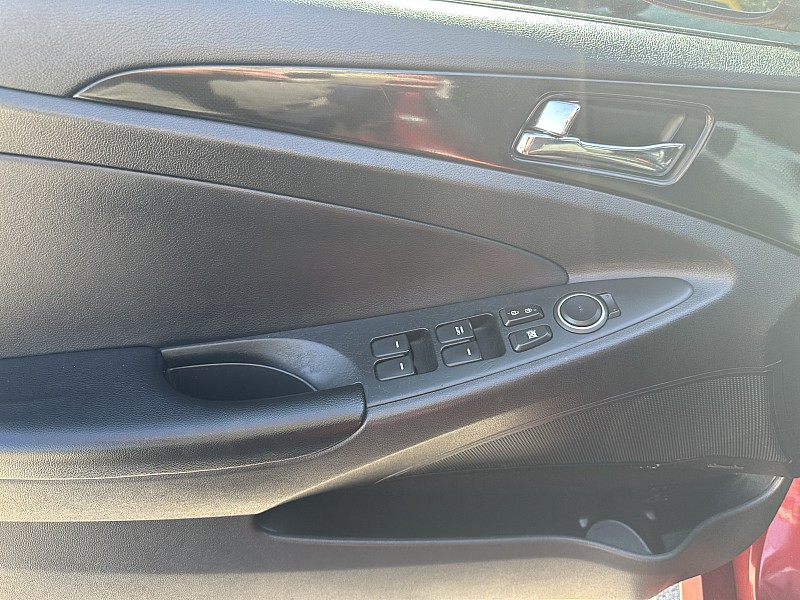 Vehicle image 24 of 32