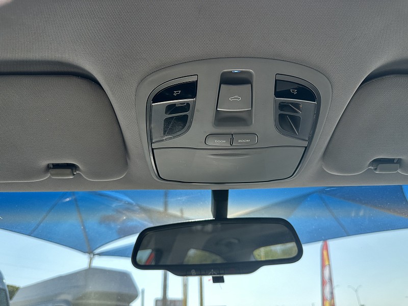 Vehicle image 28 of 32