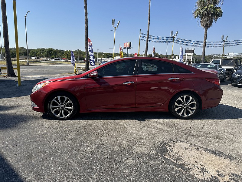 Vehicle image 7 of 32