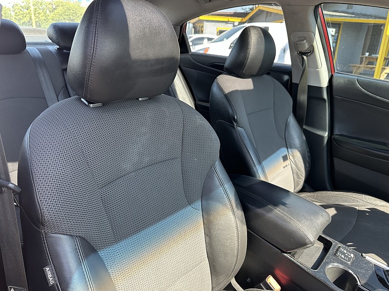Vehicle image 10 of 32