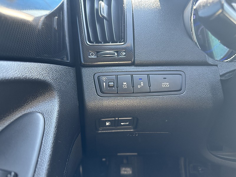 Vehicle image 27 of 32