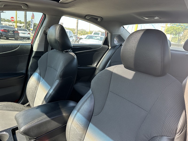 Vehicle image 13 of 32