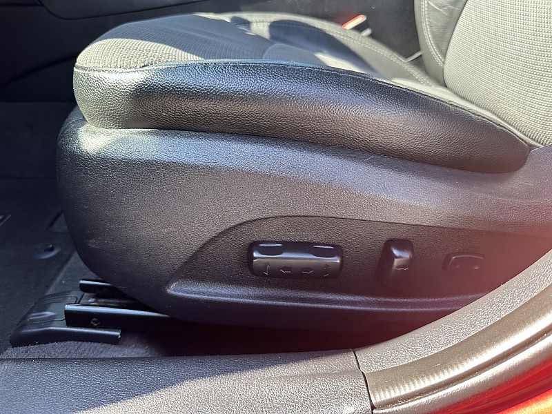Vehicle image 26 of 32