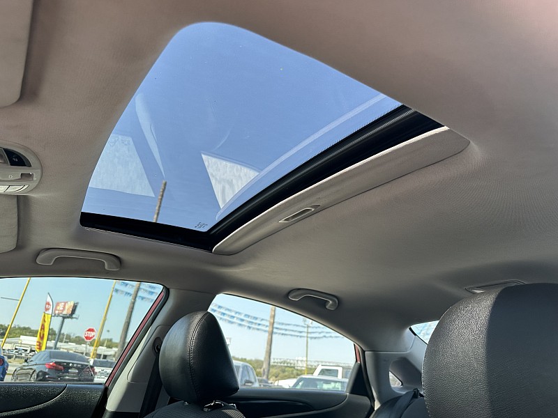Vehicle image 18 of 32