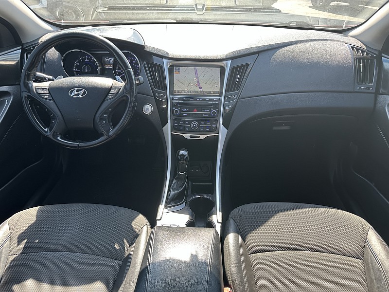Vehicle image 16 of 32