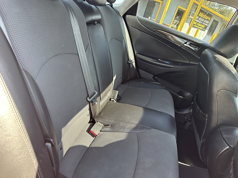 Vehicle image 12 of 32