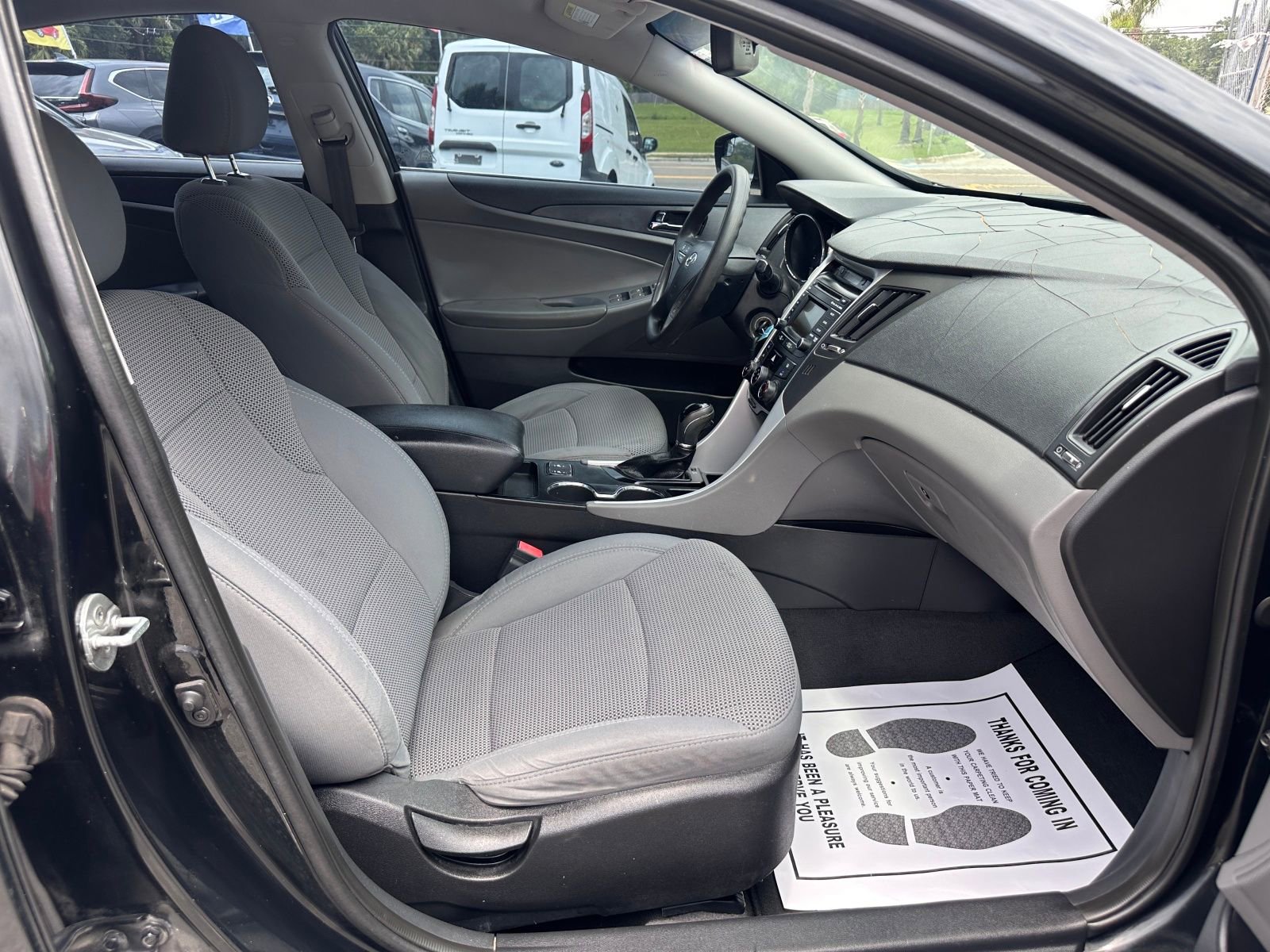 Vehicle image 18 of 21