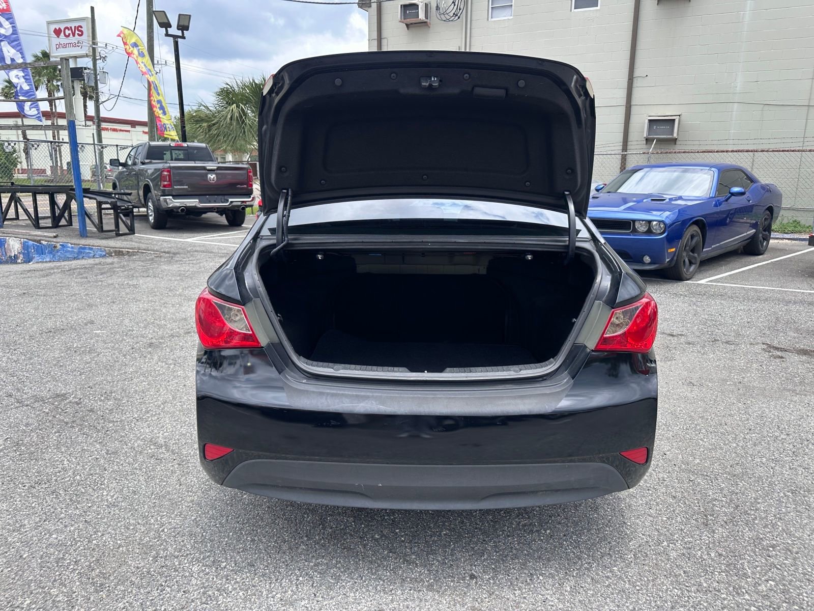 Vehicle image 16 of 21