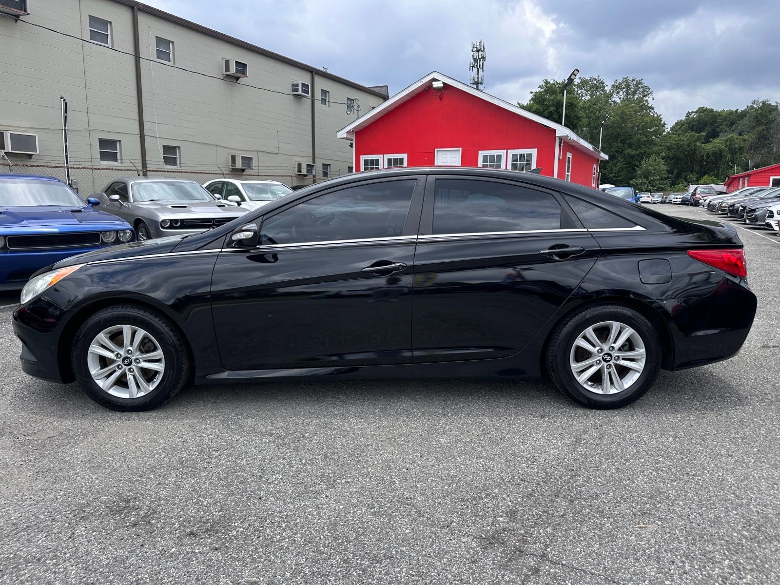 Vehicle image 8 of 21