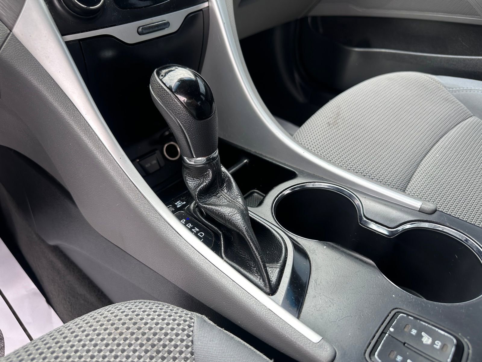 Vehicle image 13 of 21