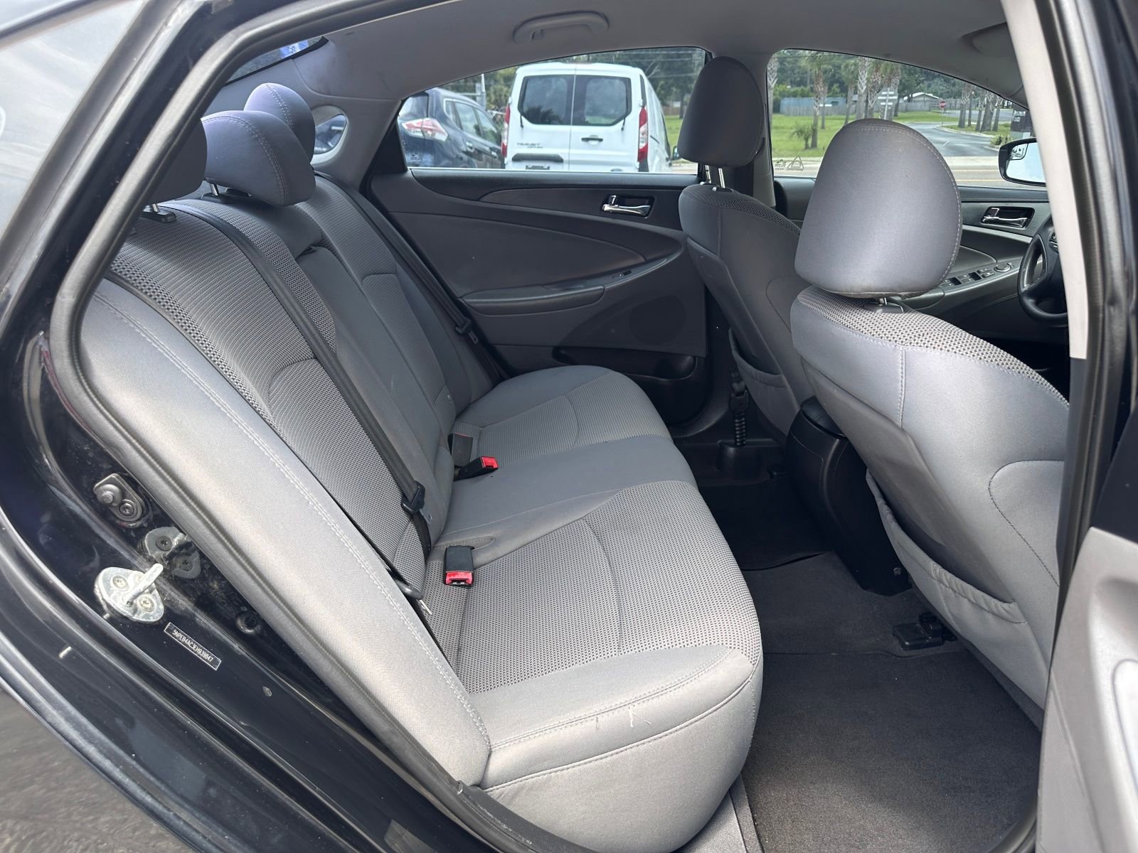 Vehicle image 17 of 21