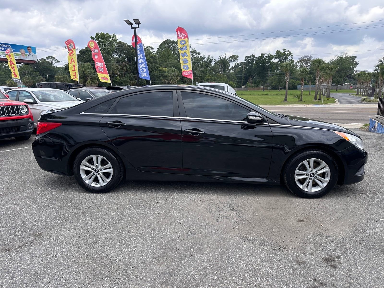 Vehicle image 4 of 21