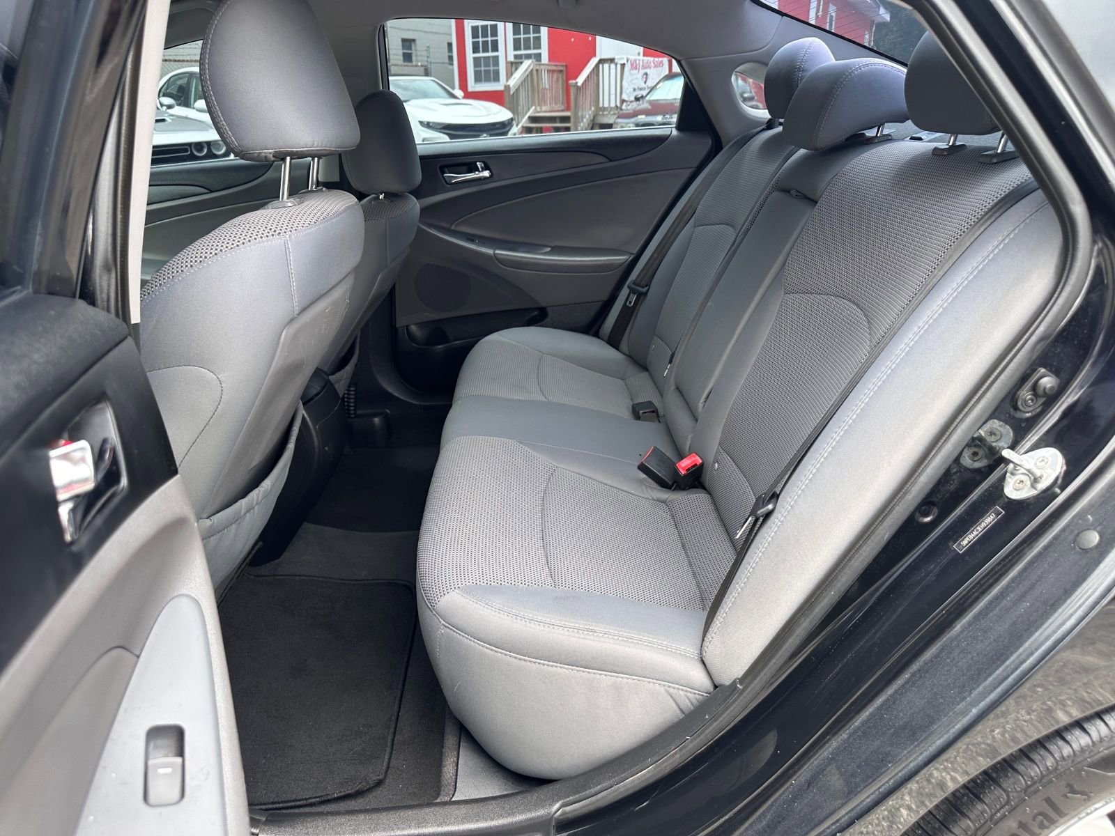 Vehicle image 15 of 21
