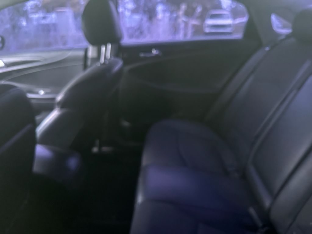Vehicle image 13 of 18
