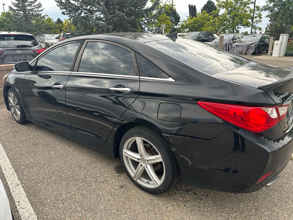 Vehicle image 12 of 18