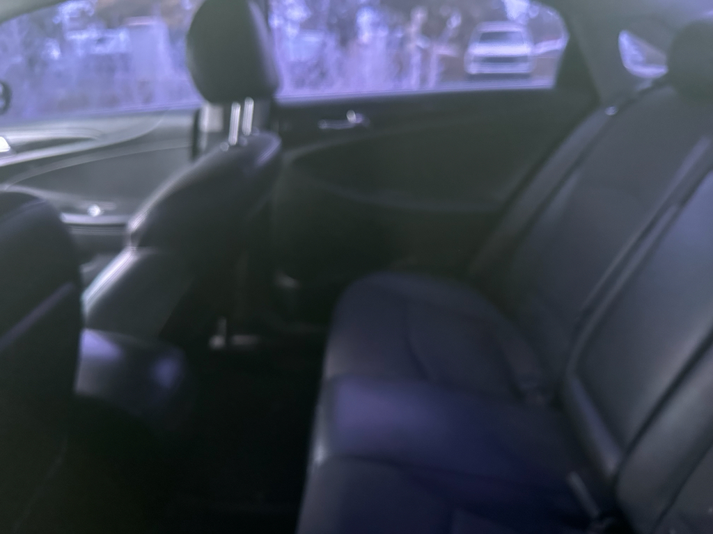 Vehicle image 14 of 18