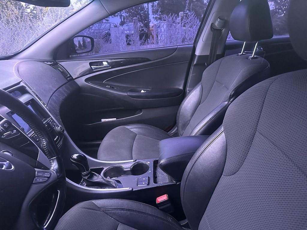 Vehicle image 15 of 18