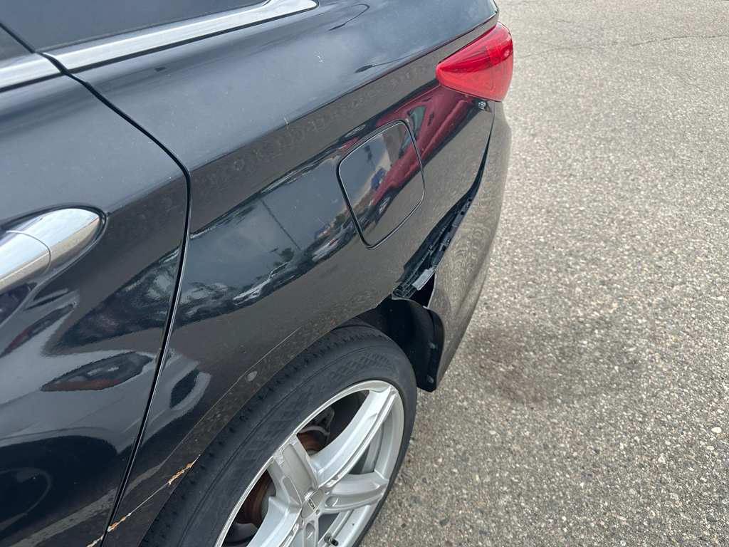 Vehicle image 17 of 18