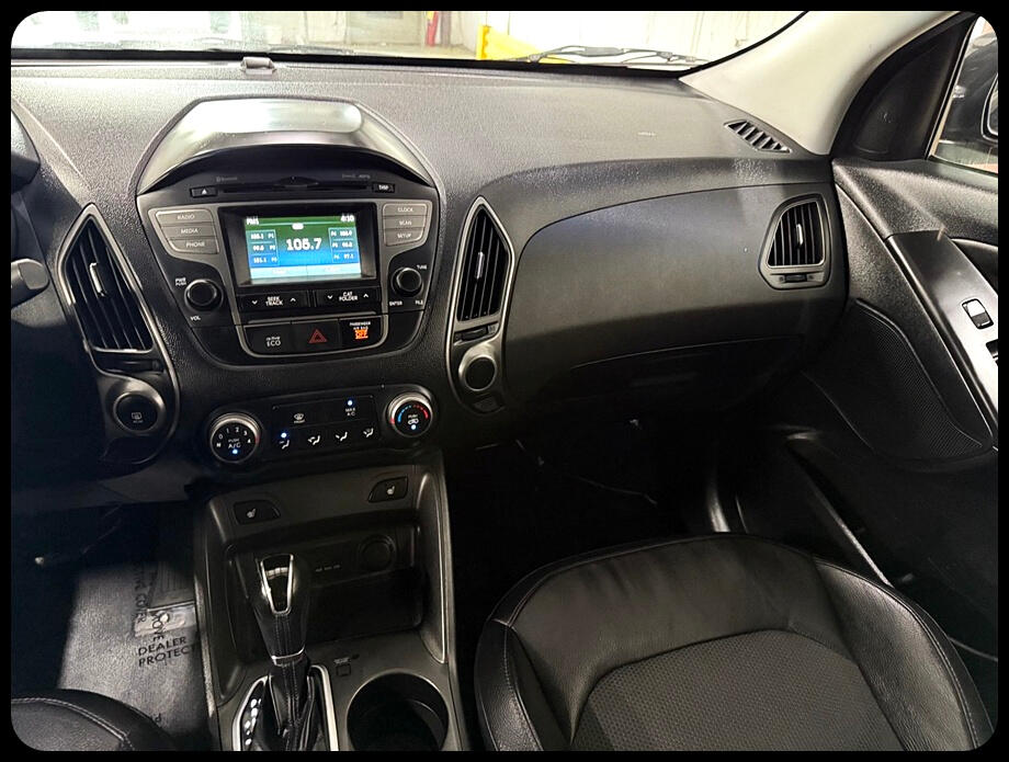 Vehicle image 15 of 40