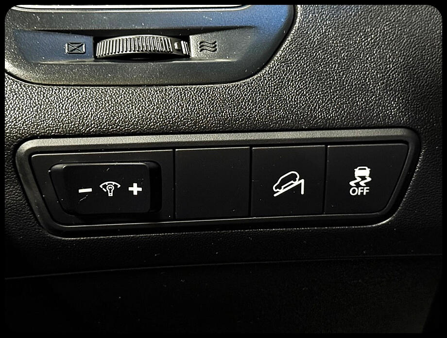 Vehicle image 30 of 40