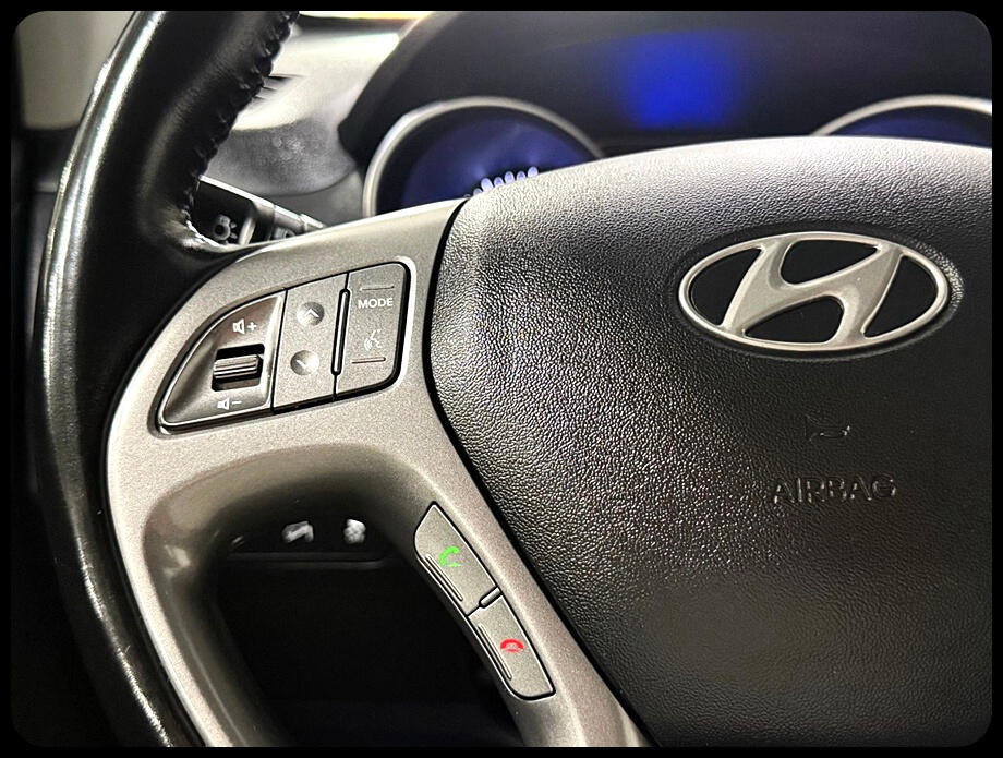 Vehicle image 17 of 40