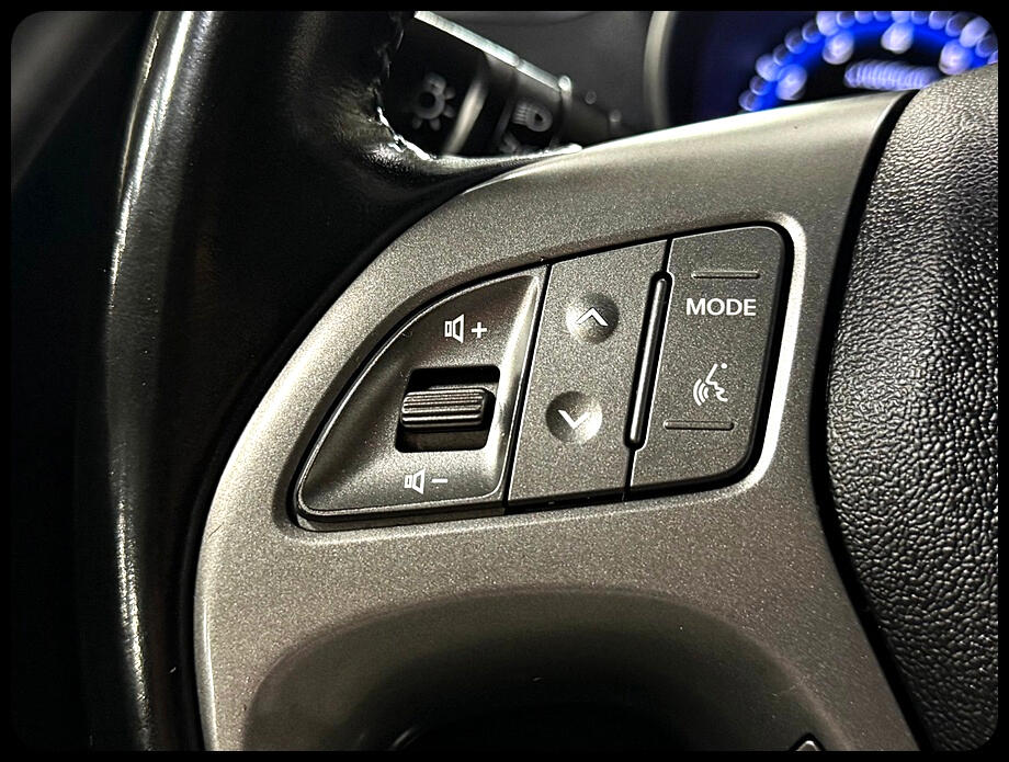 Vehicle image 19 of 40