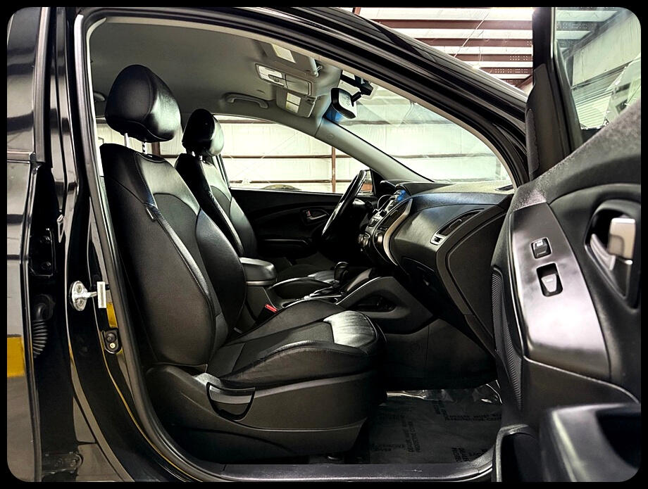 Vehicle image 10 of 40