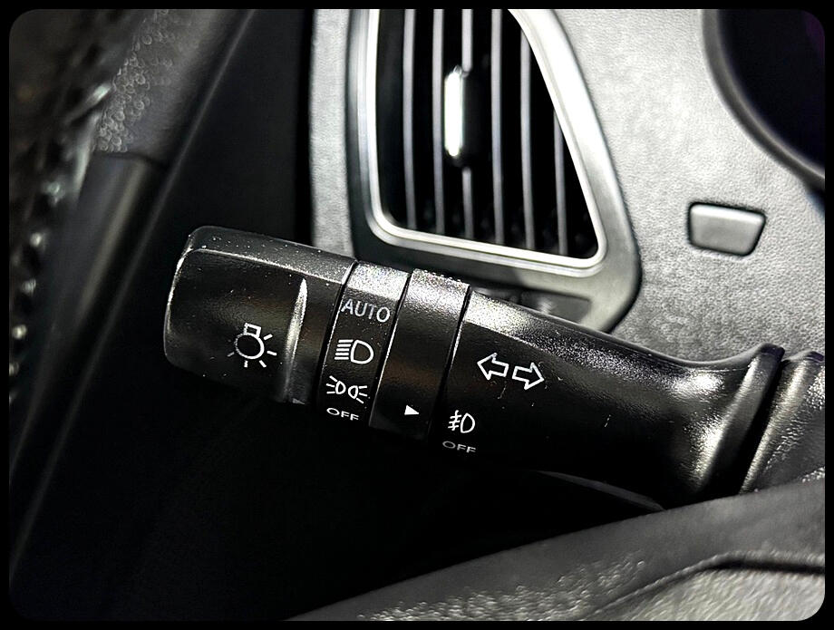 Vehicle image 21 of 40