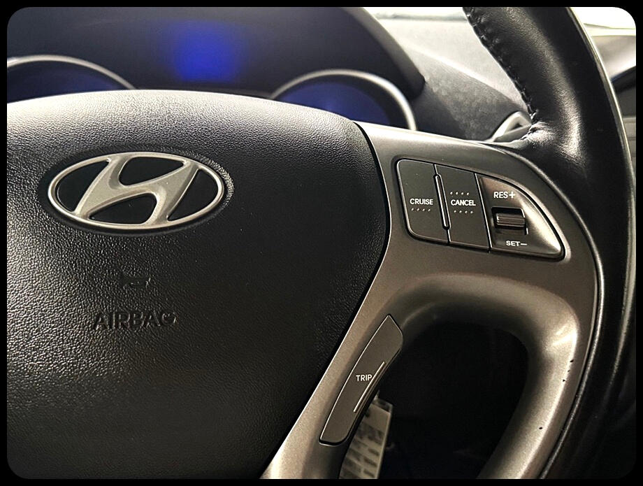 Vehicle image 18 of 40