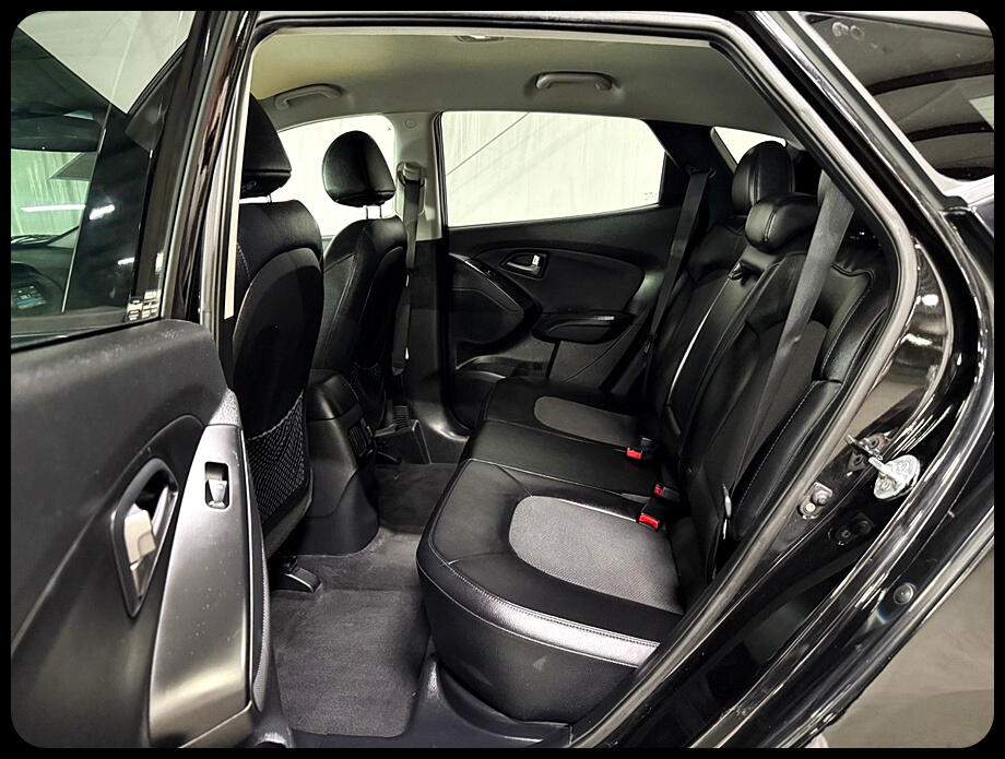 Vehicle image 11 of 40