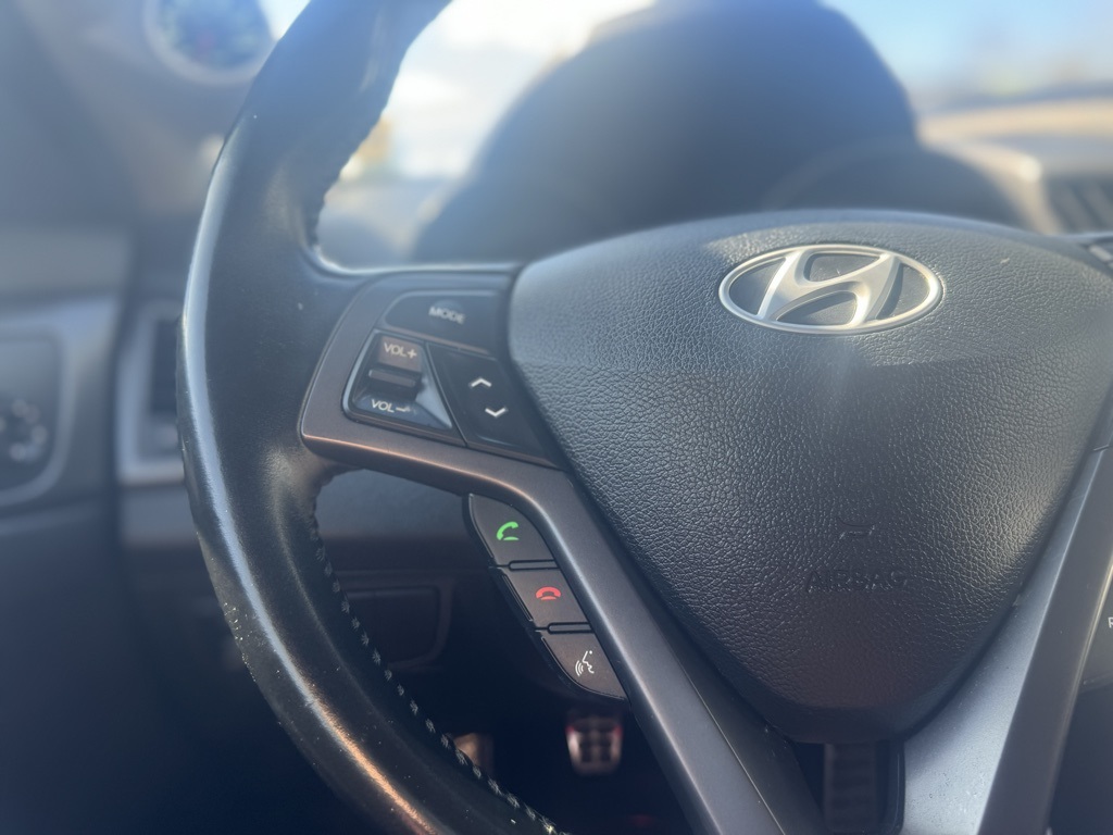 Vehicle image 27 of 30