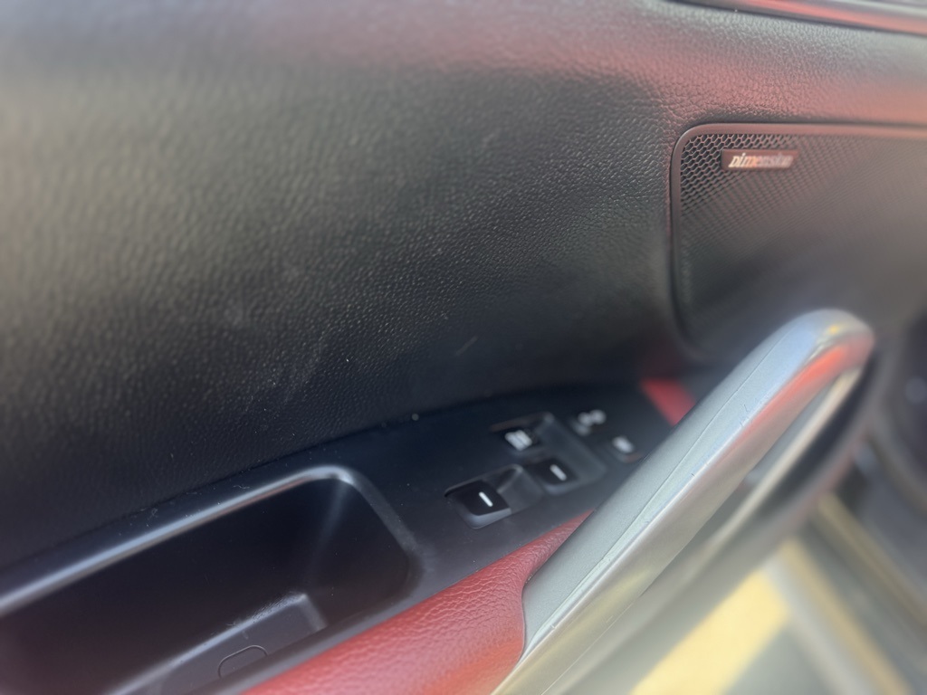 Vehicle image 11 of 30