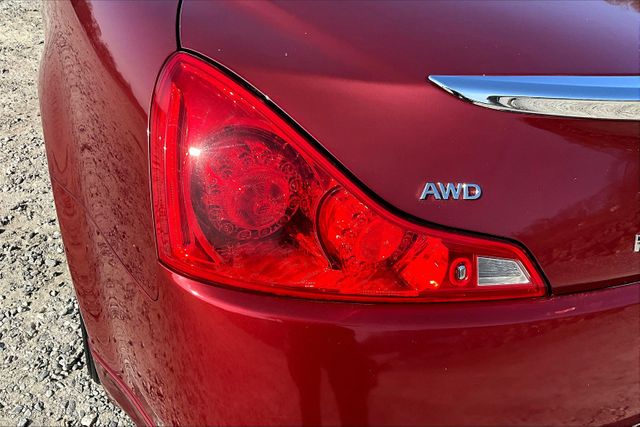 Vehicle image 28 of 32