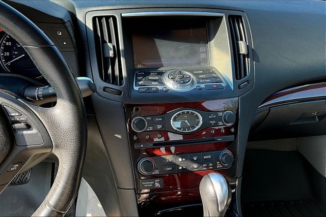 Vehicle image 8 of 32