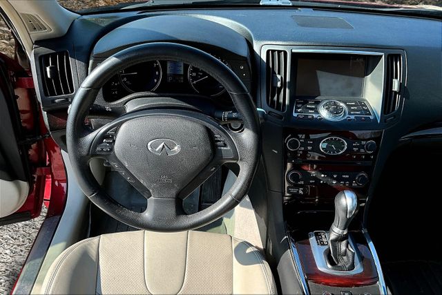 Vehicle image 7 of 32