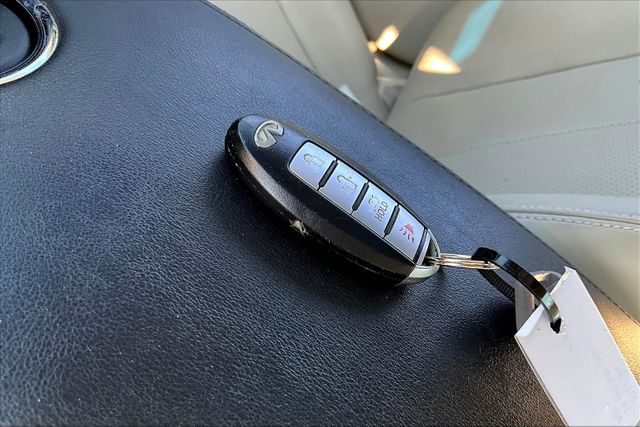 Vehicle image 12 of 32