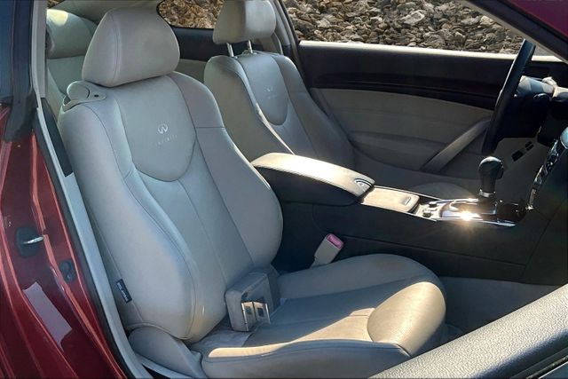 Vehicle image 9 of 32