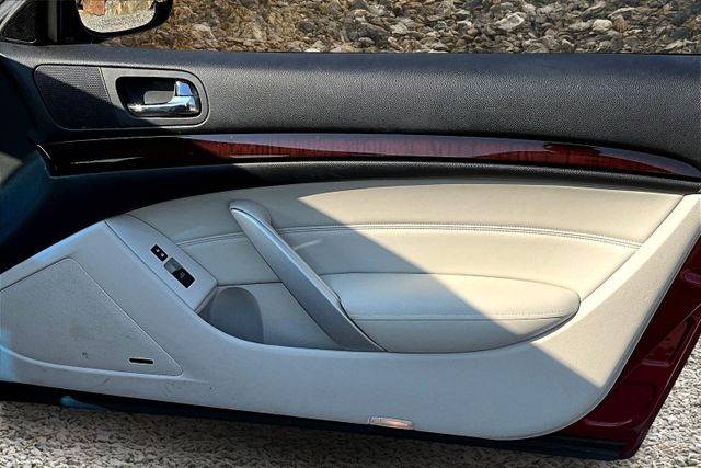Vehicle image 22 of 32