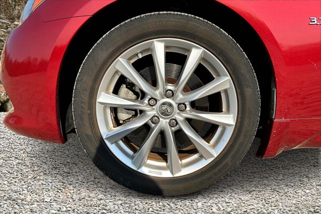 Vehicle image 11 of 32