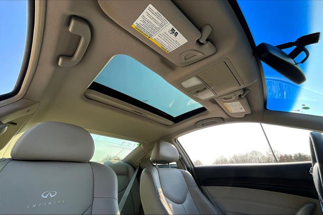 Vehicle image 20 of 32