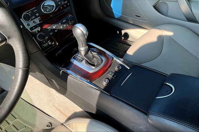 Vehicle image 14 of 32
